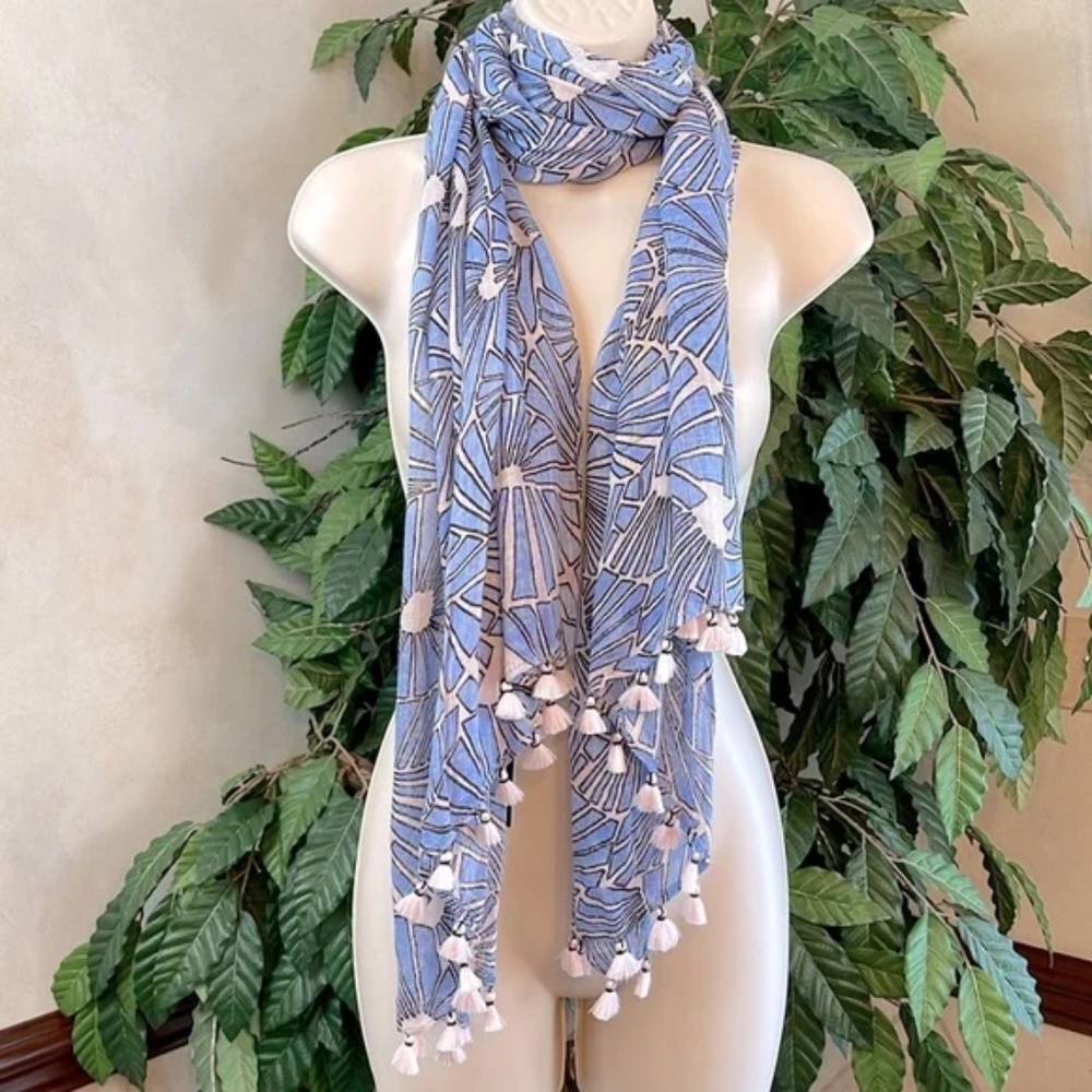 THE LIMITED TASSEL ACCENT SCARF